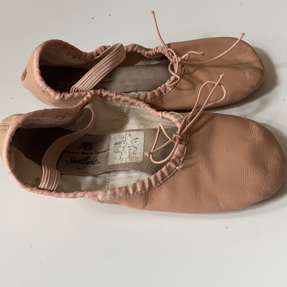 American Ballet Theater Spotlights Soft Ballet Shoes Taupe/Peach size 1.5